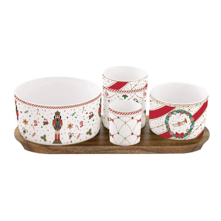 Aperitīva komplekts “Nutcracker Twist” – 4 porcelāna bļodiņas ar koka paplāti