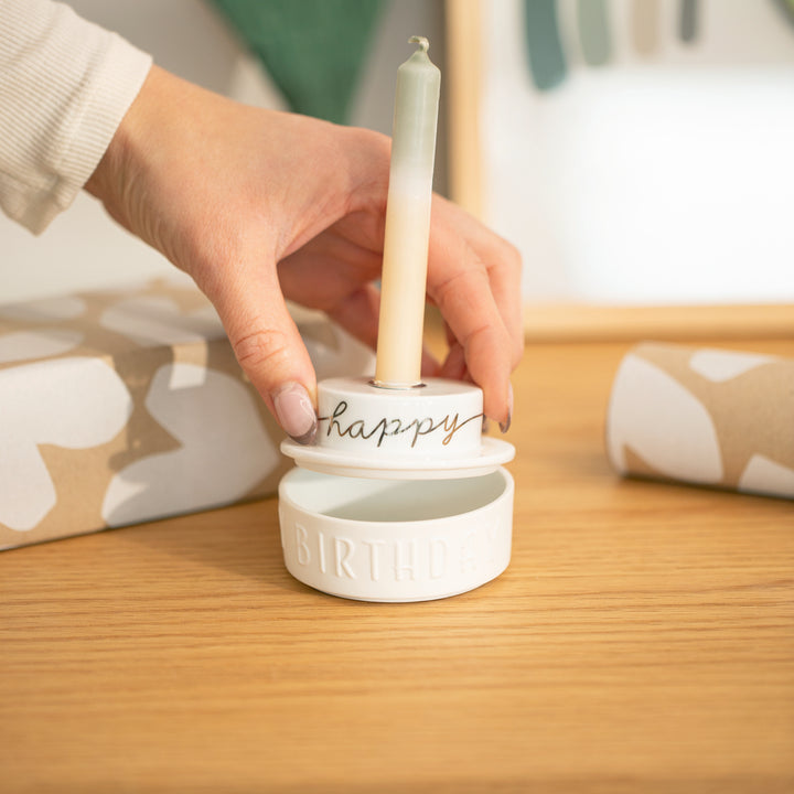 Porcelāna svečturis "Happy Happy Birthday" (svece nav komplektā)