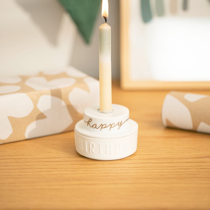 Porcelāna svečturis "Happy Happy Birthday" (svece nav komplektā)