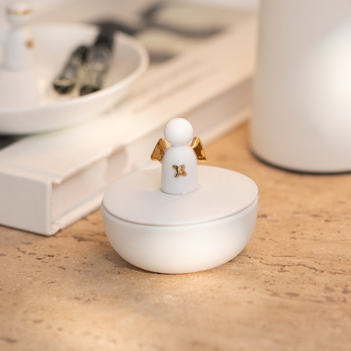 Porcelāna kārbiņa "Mazais laimes vēstnesis"