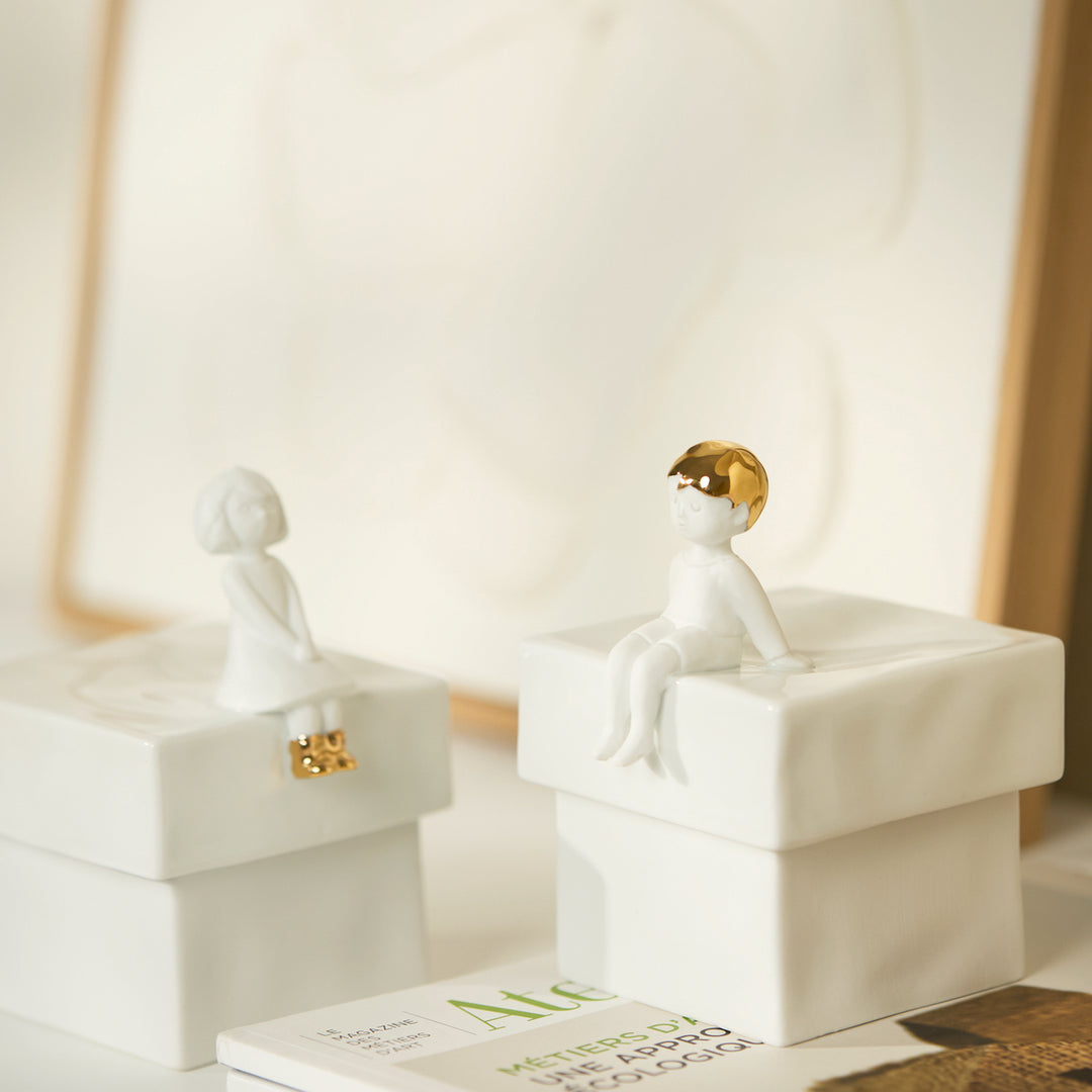 Porcelāna dekoratīvs trauks ar vāku “Zēns”