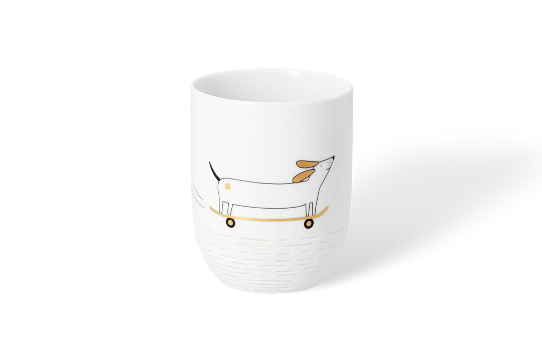 Porcelāna krūze ar taksīti uz skrituļdēļa