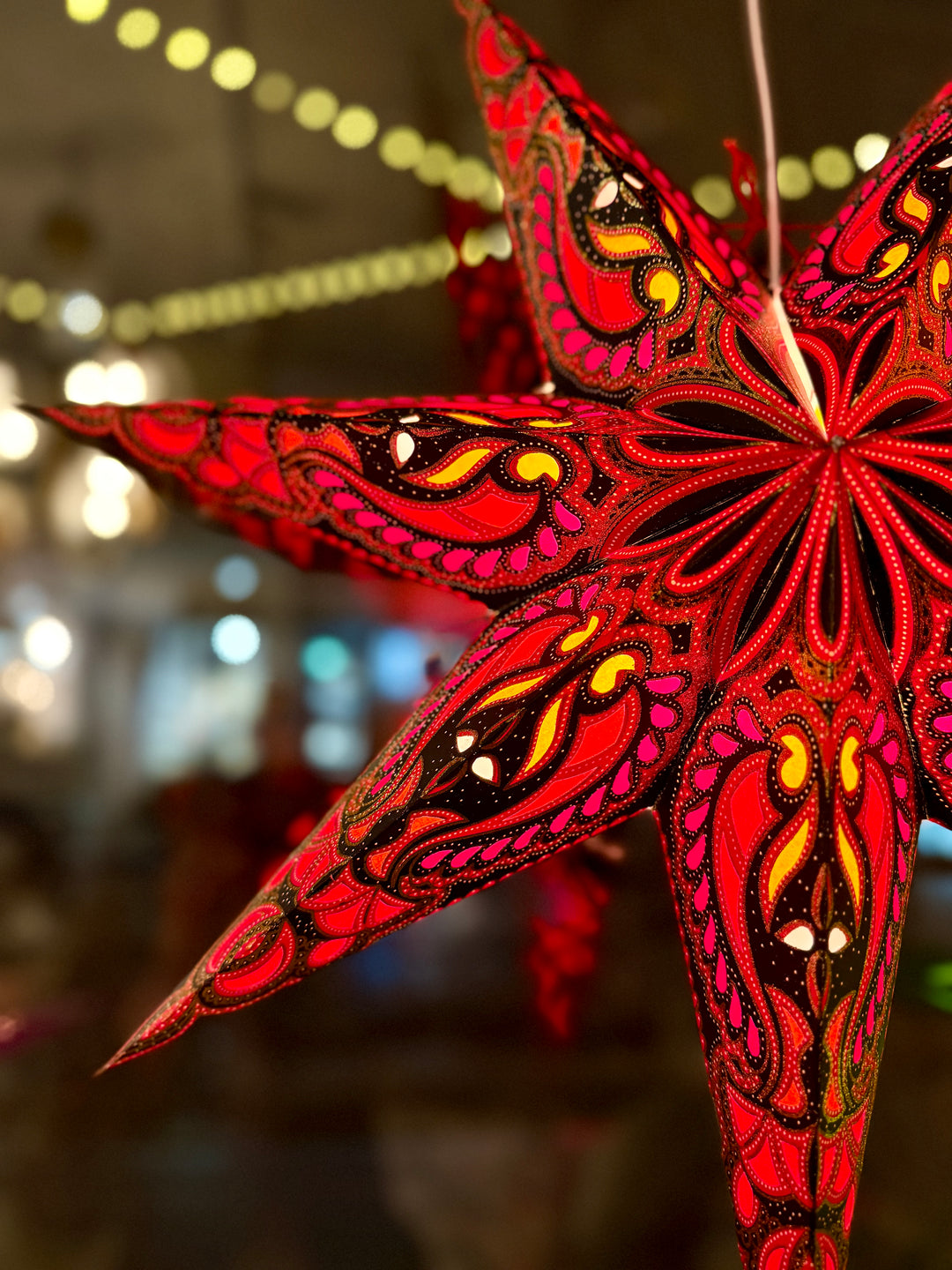 Zvaigzne-lampa Sarkan-melna 7 stari