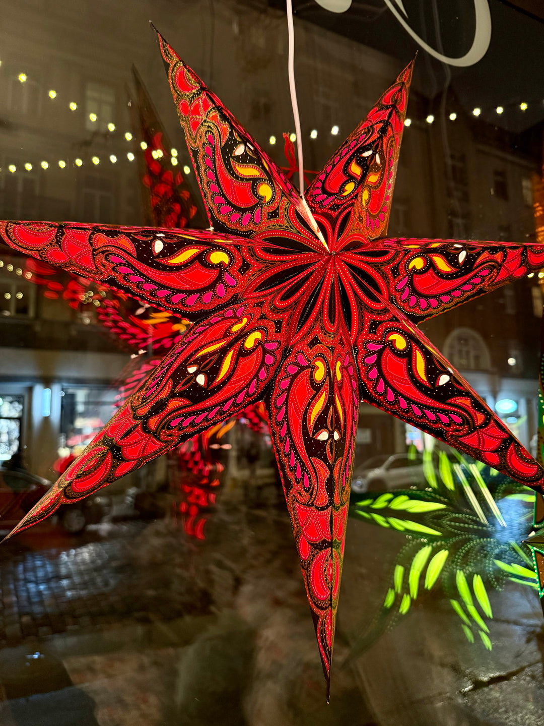 Zvaigzne-lampa Sarkan-melna 7 stari