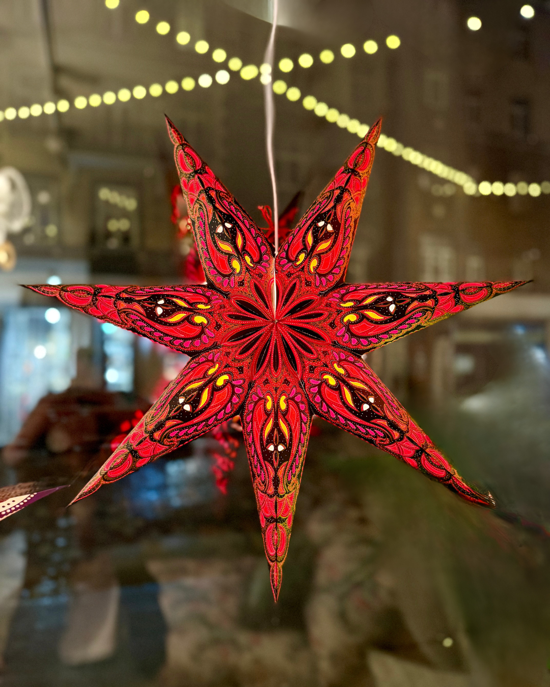 Zvaigzne-lampa Sarkan-melna 7 stari