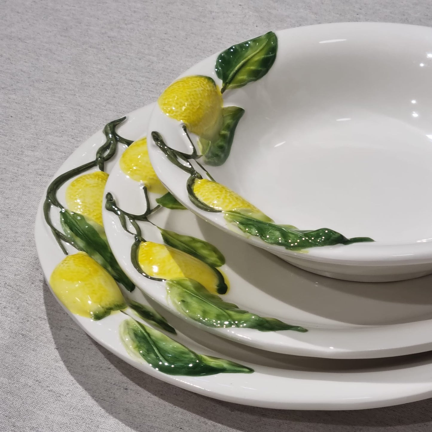 Zupas šķīvis ar citronu dekoru, Itāļu keramika