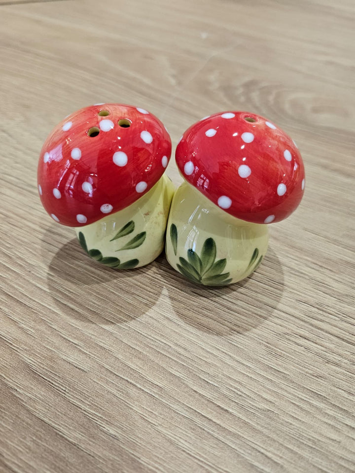 Sāls un pipara trauciņu komplekts “Mušmires” (2 gab.)