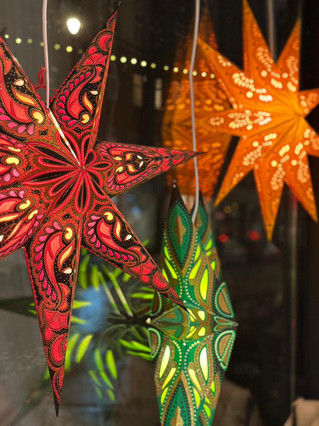 Zvaigzne-lampa Sarkan-melna 7 stari