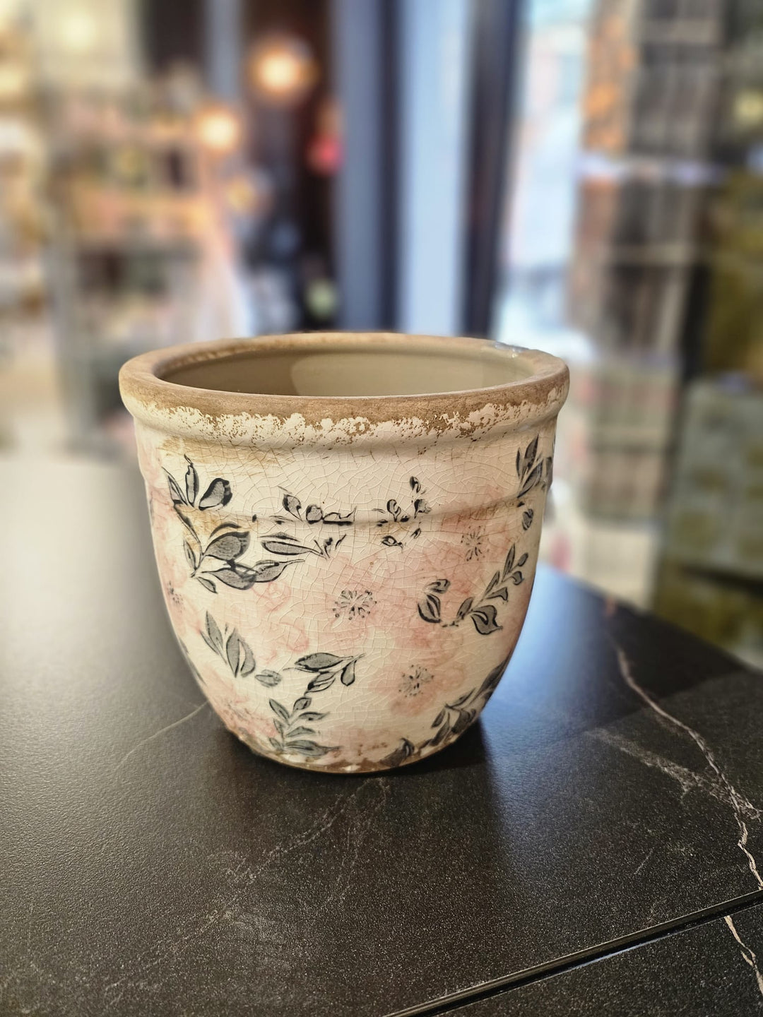 Keramikas puķpodi ar ziedu rakstu