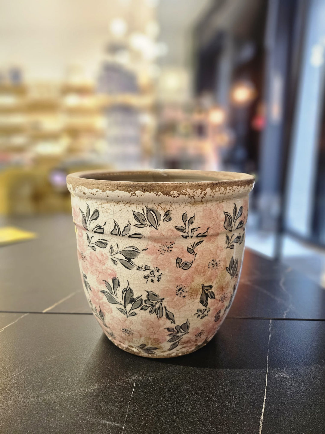 Keramikas puķpodi ar ziedu rakstu