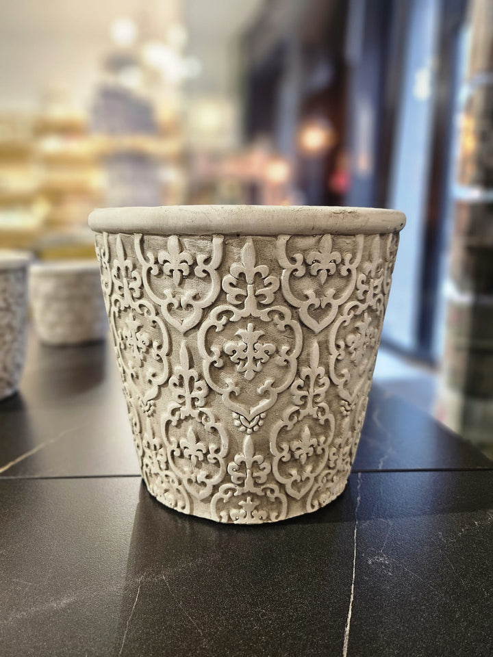 Pelēks keramikas puķpods ar faktūru