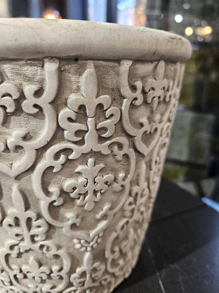 Pelēks keramikas puķpods ar faktūru