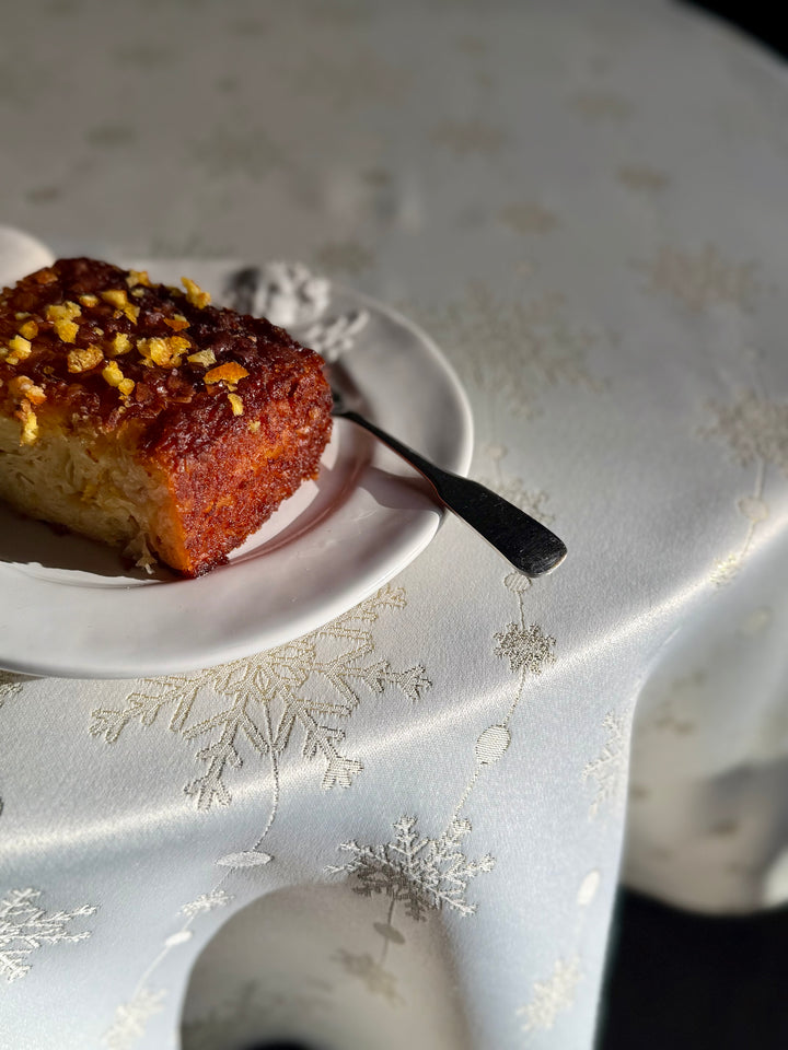 Ziemassvētku motīva apaļš galdauts | Golden Snowfall