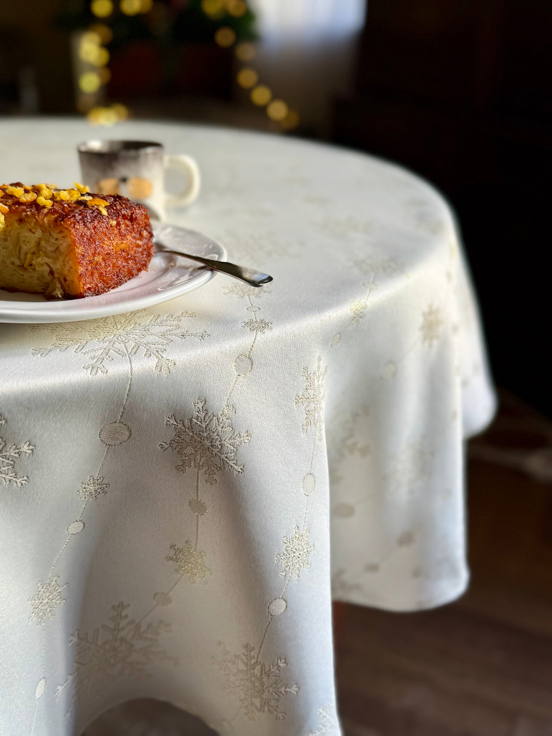 Ziemassvētku motīva apaļš galdauts | Golden Snowfall