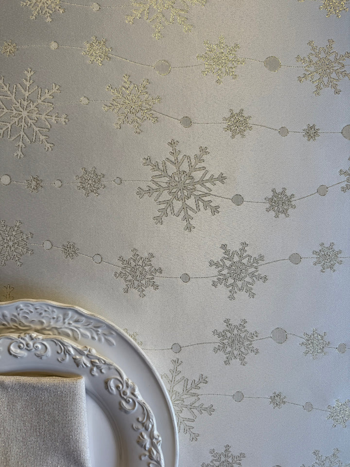 Ziemassvētku motīva apaļš galdauts | Golden Snowfall