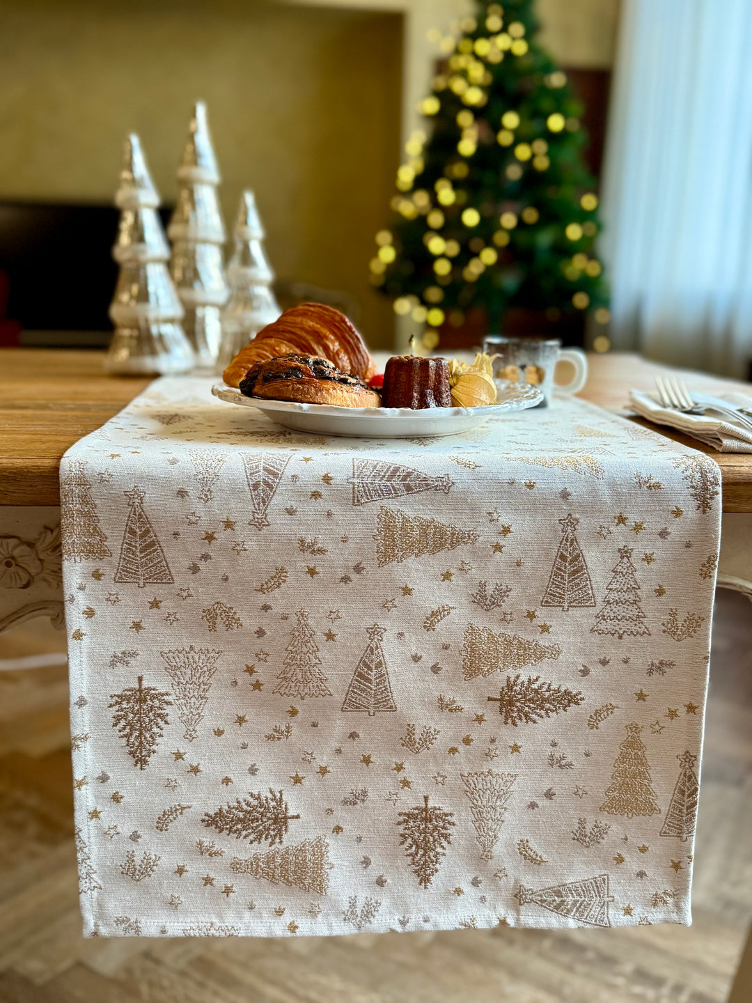 Galda celiņš ar Ziemassvētku motīviem | Golden Forest